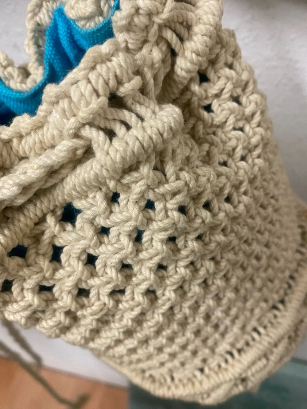 Vintage 70s -Handmade Macramé Fringe Crossbody Bag in Cream, aqua lining